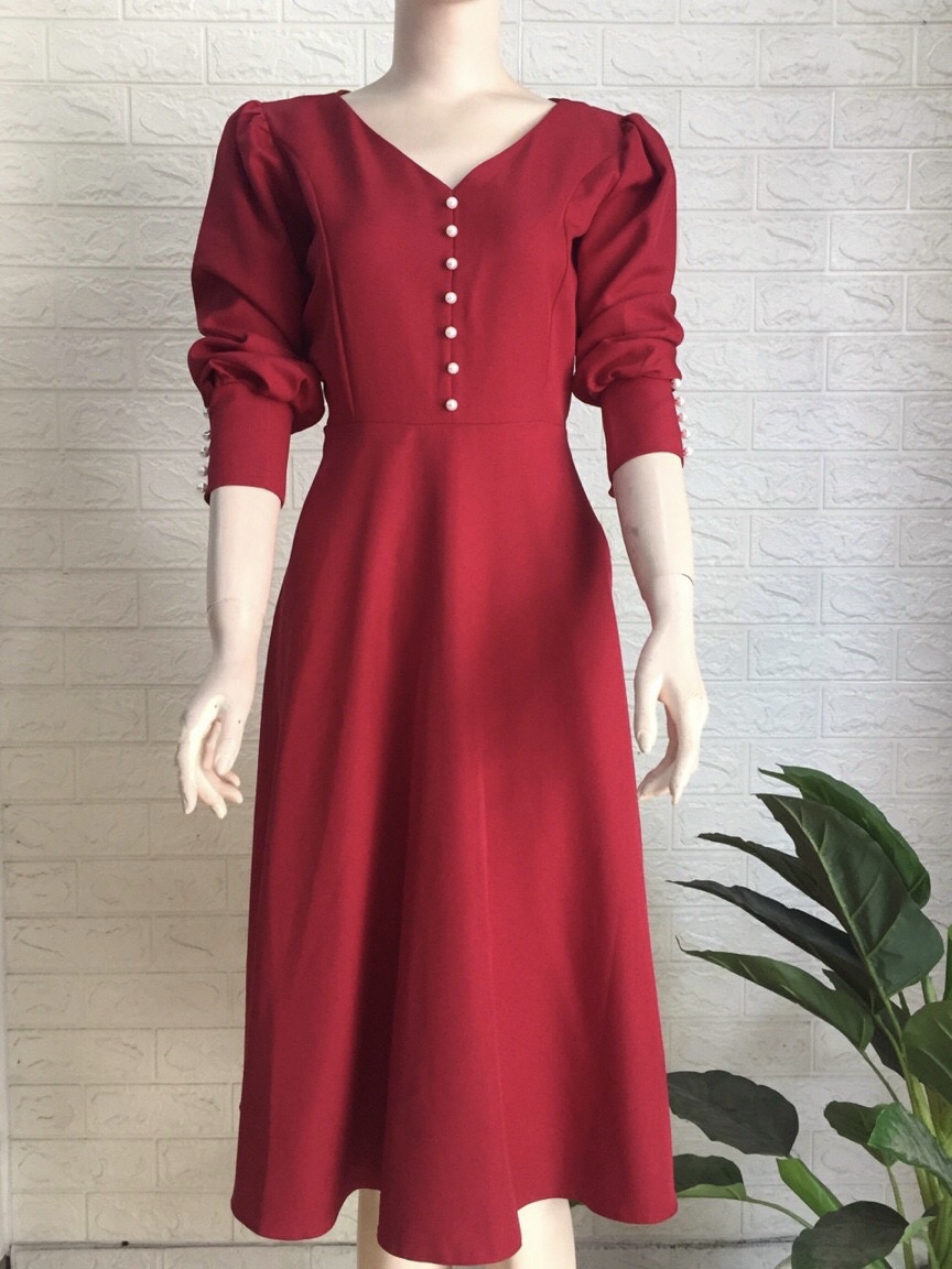 Đầm xoè cổ V đính nút tay dài