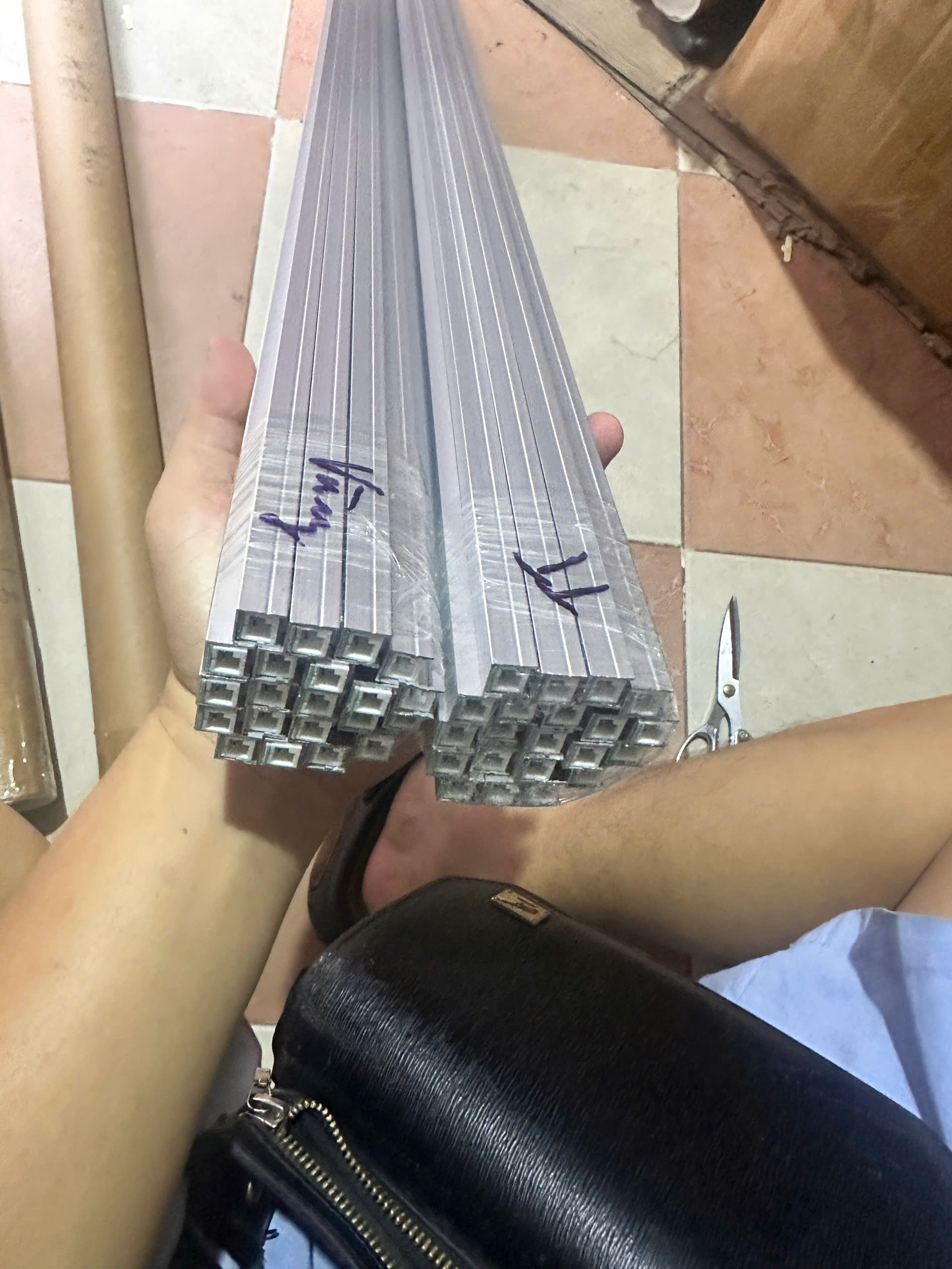 Bộ đầy đủ Đèn LED cầu thang thông minh cảm ứng. Đèn LED bước cầu thang cảm ứng cơ thể con người