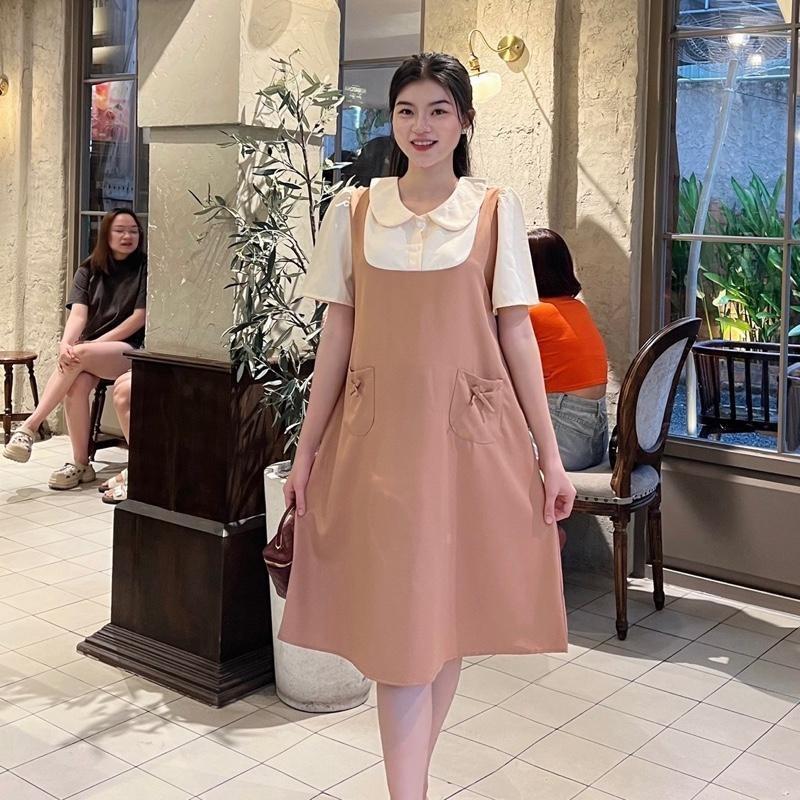 Đầm bầu yếm liền cổ sen phối túi đính nơ form suông thanh lịch chất cotton lạnh Váy Bầu Xinh - Nâu