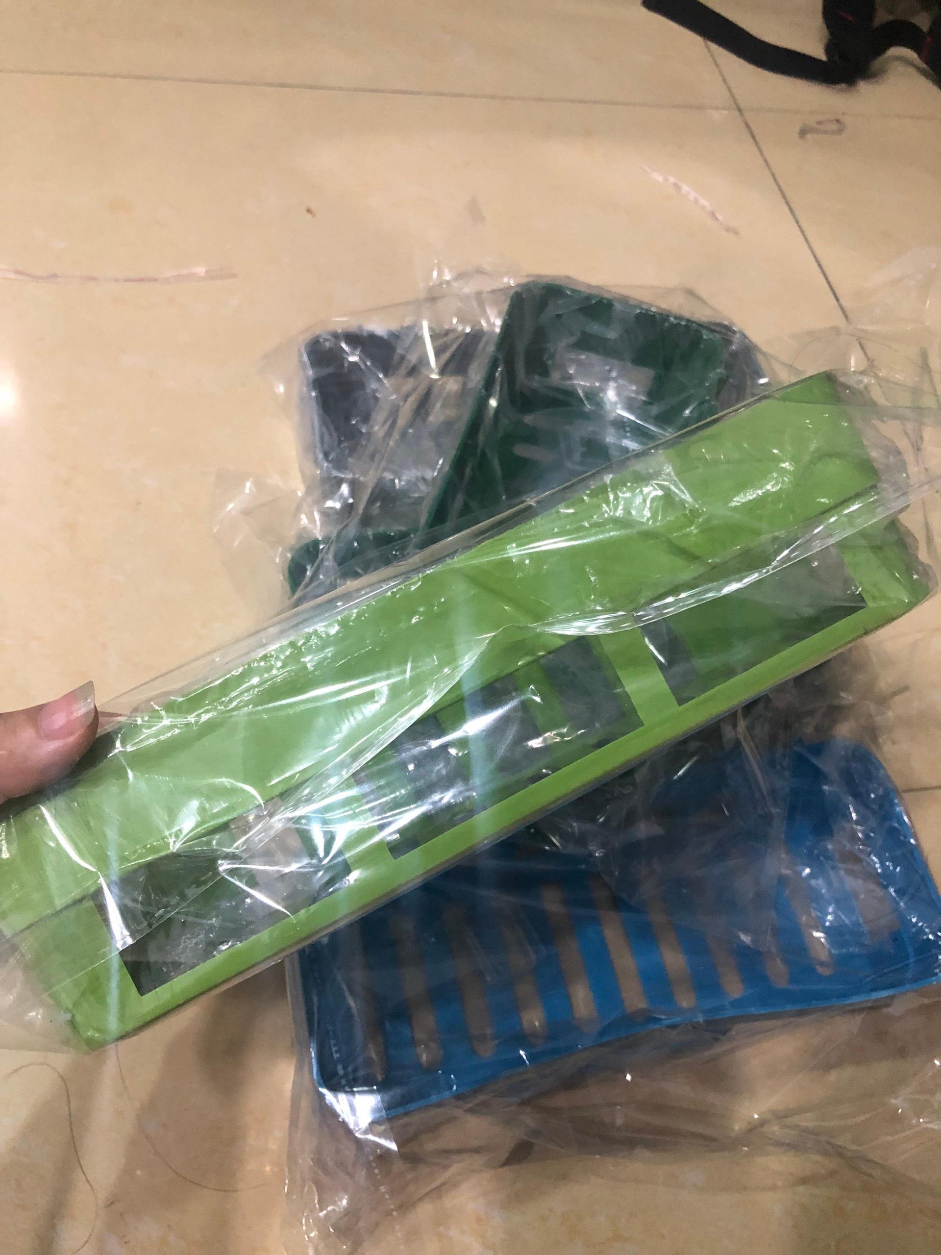 Kệ Chữ Nhật Dán Tường Size Lớn No.5699 - giao hình và màu ngẫu nhiên