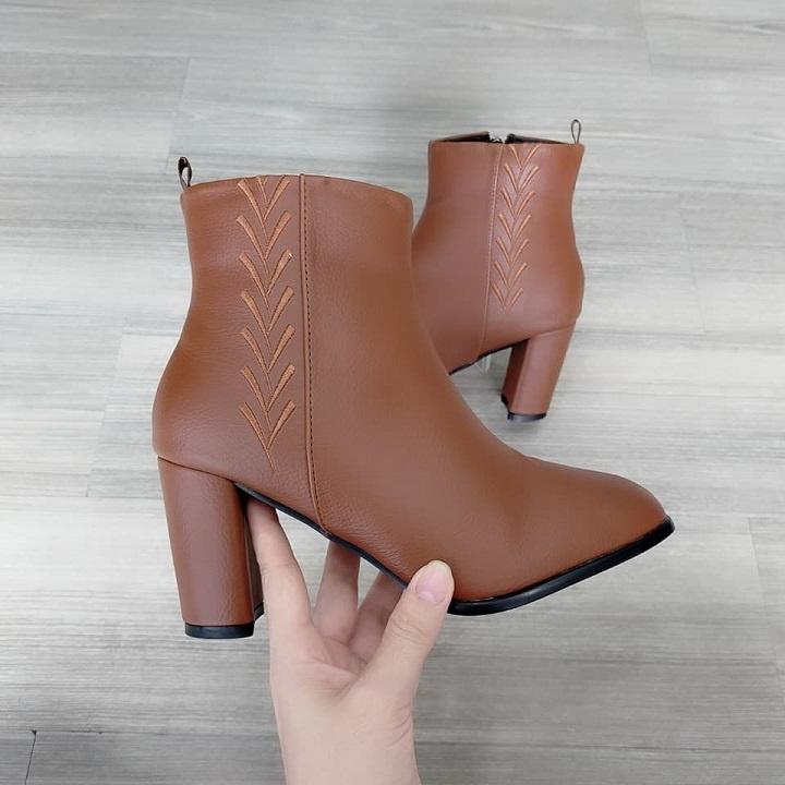 Giày boot nữ cổ thấp 7 phân hai màu đen nâu hàng hiệu rosata ro307