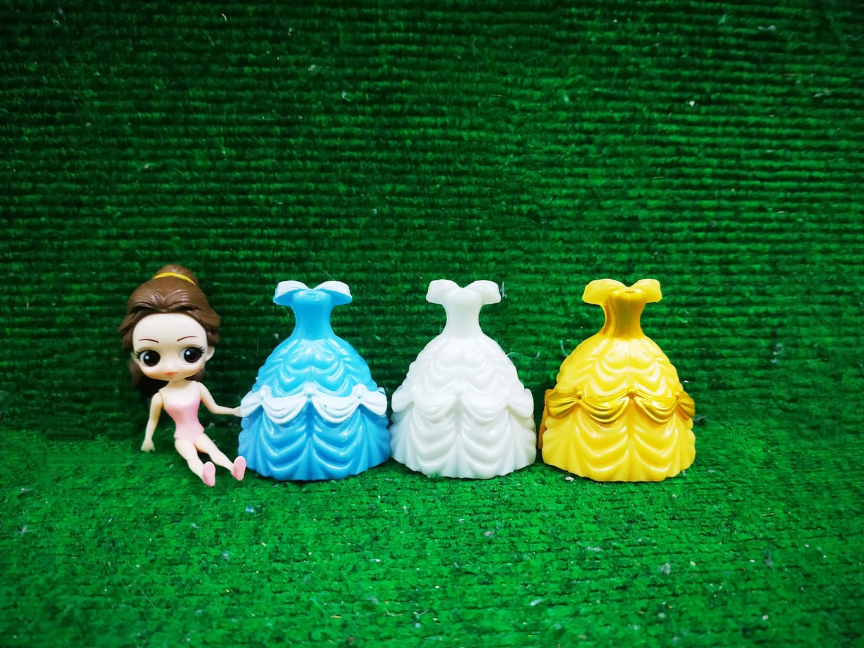 Đồ chơi búp bê thay váy: Set 1 búp bê công chúa Disney cổ tích kèm 3 váy dạ hội thời trang thay đổi