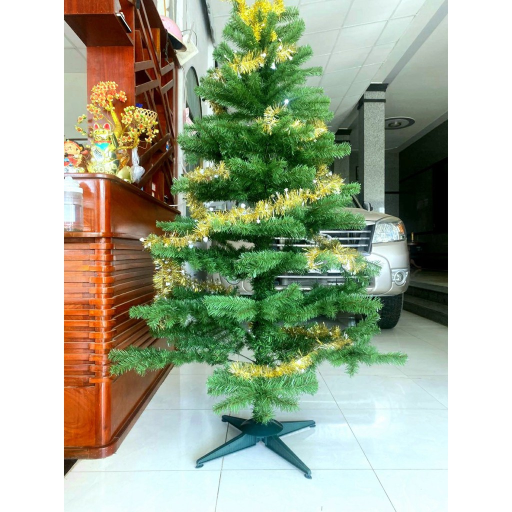 Cây thông noel 1m8 tặng 1 ngôi sao đỉnh và 3 dây kim tuyến tán rộng dày đẹp trang trí giáng sinh ảnh thật tự chụp