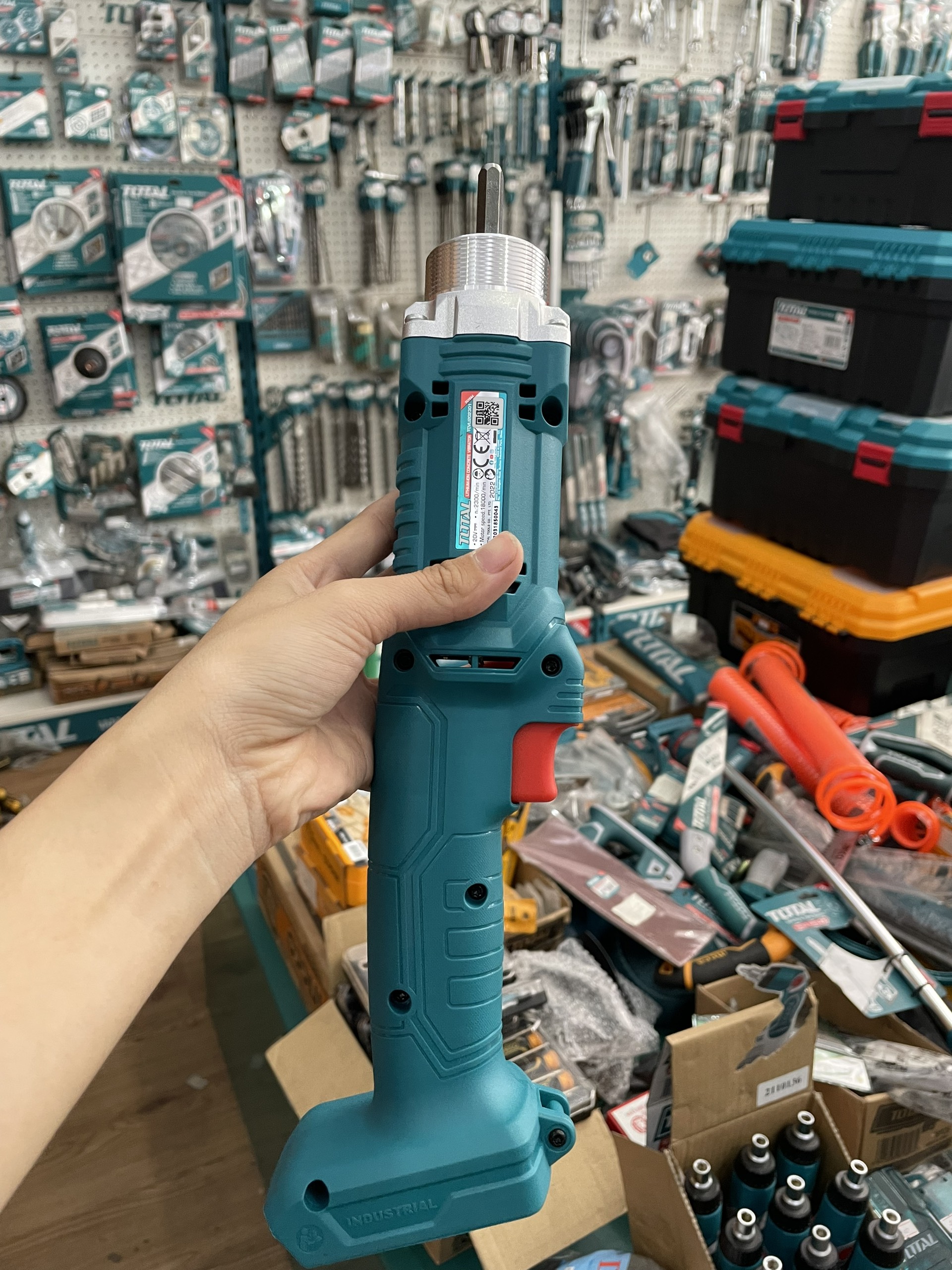 Máy đầm bê tông dùng pin Lithium-ion 20V total TCVLI202301