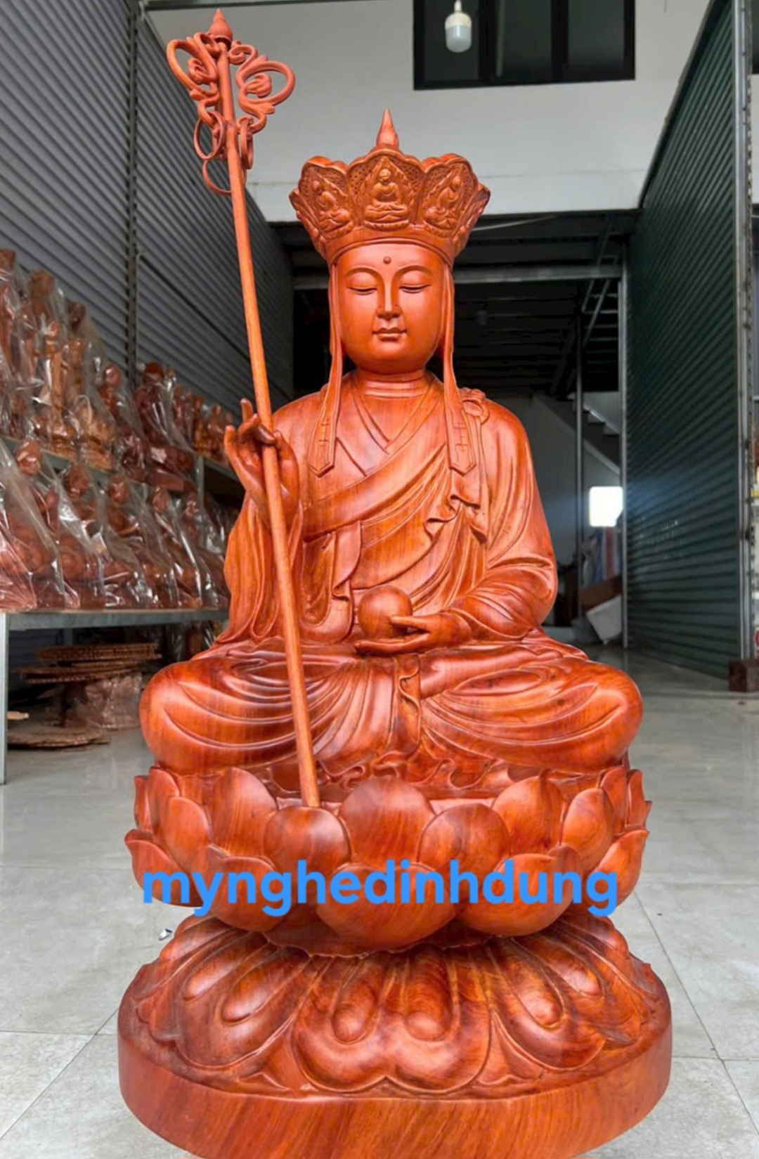 Tượng địa tạng vương bồ bằng gỗ hương đá cao 60x35x34cm
