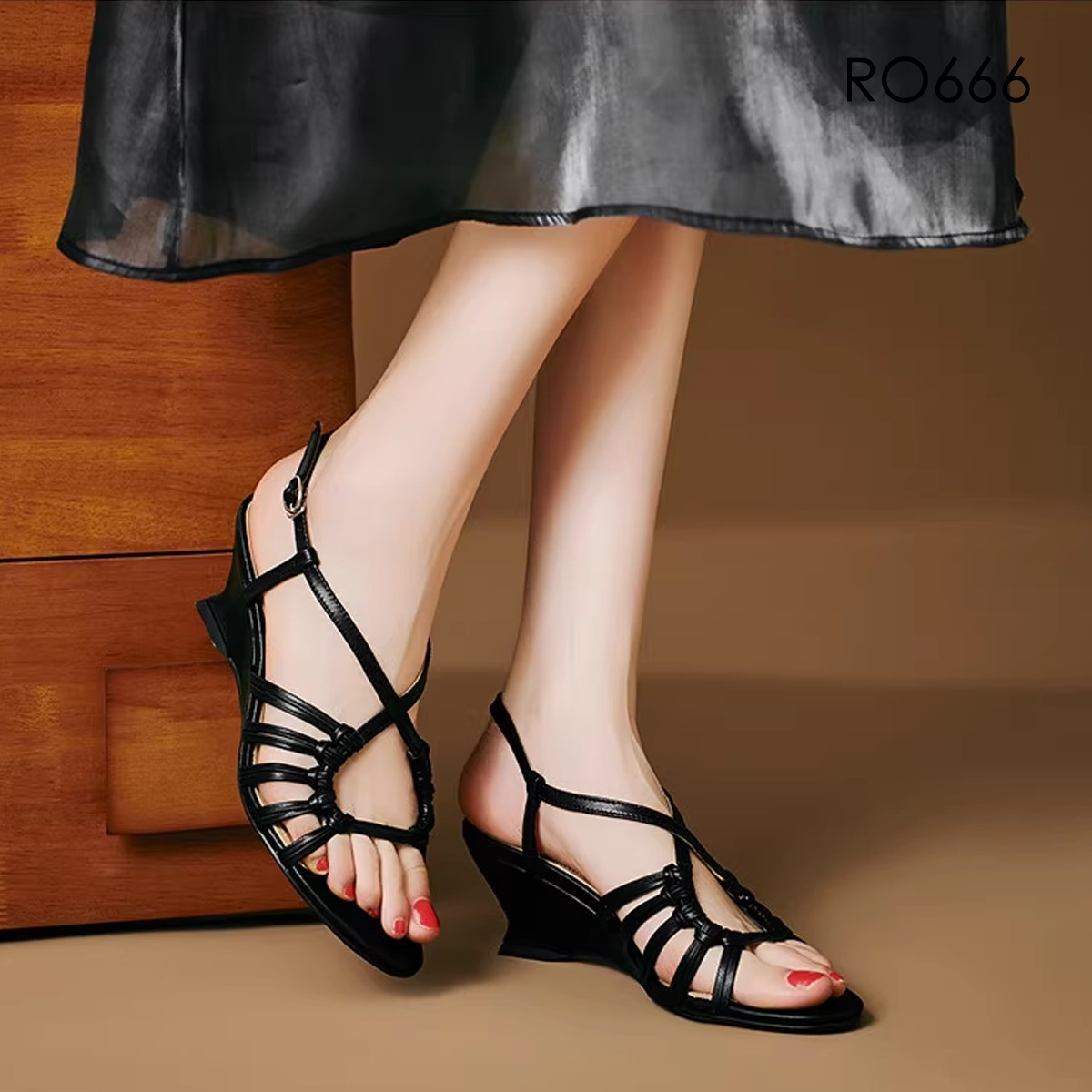 Sandal nữ quai chéo đế xuồng ROSATA RO666 -5p- Đen, Bạc - BKSTORE