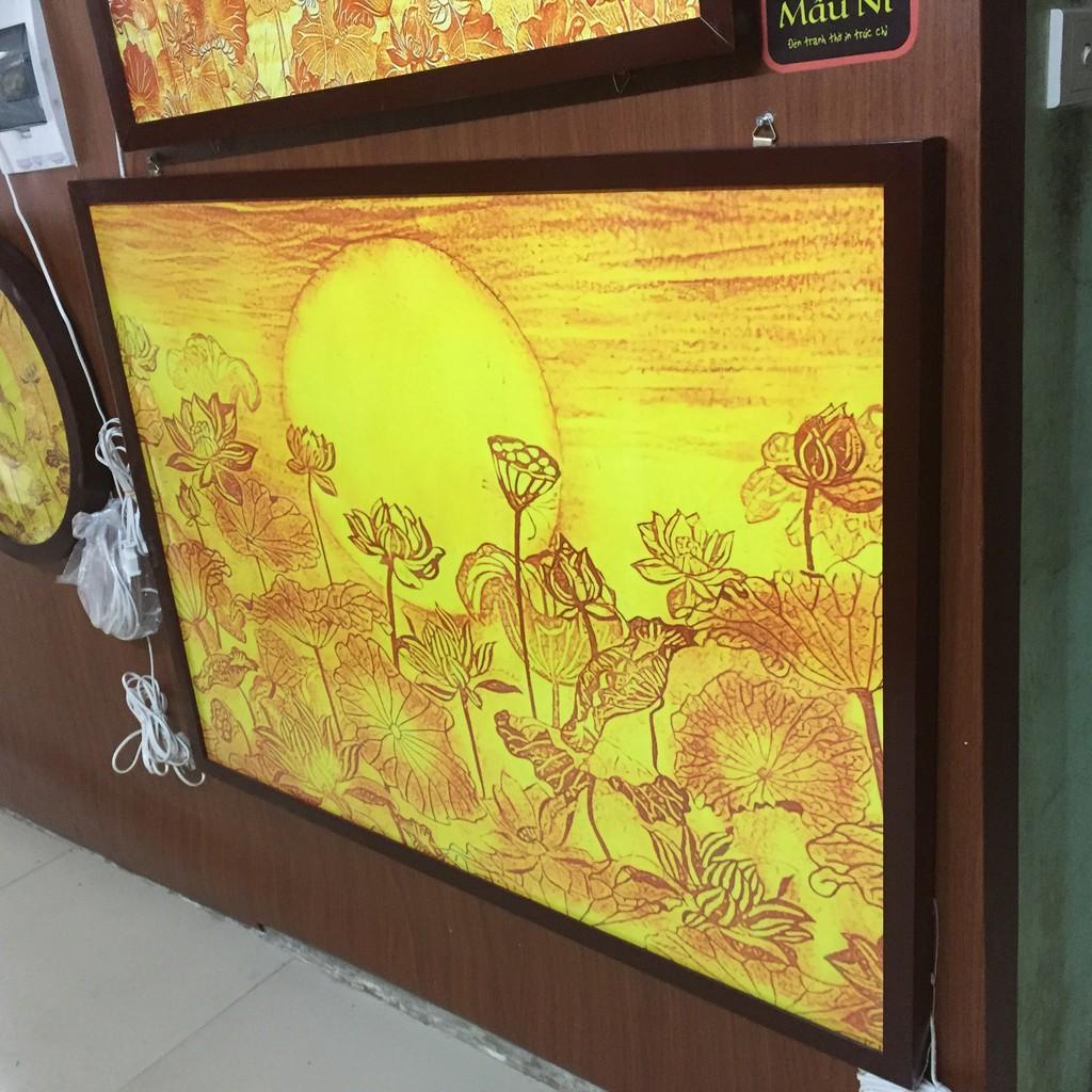 Tranh trúc chỉ in MÂU NI Sen trăng, kt 107cm x 81cm, (thích hợp cho bàn thờ rộng 89cm, 107cm, 127 cm