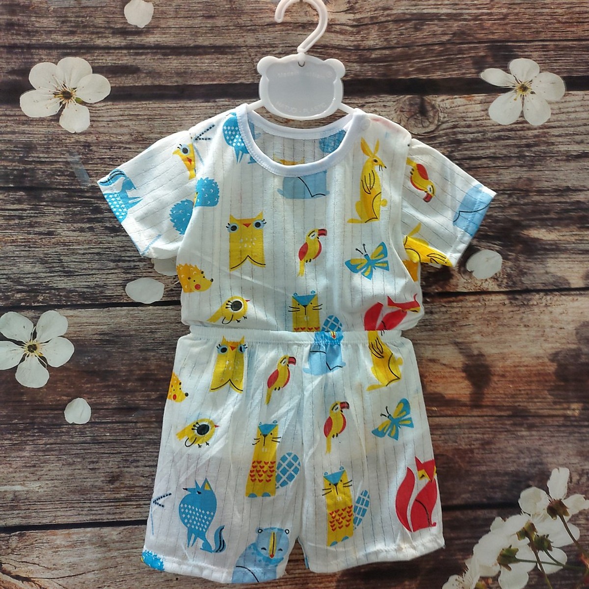 Bộ cộc tay xinh xắn cho bé chất vải cotton giấy thoáng mát