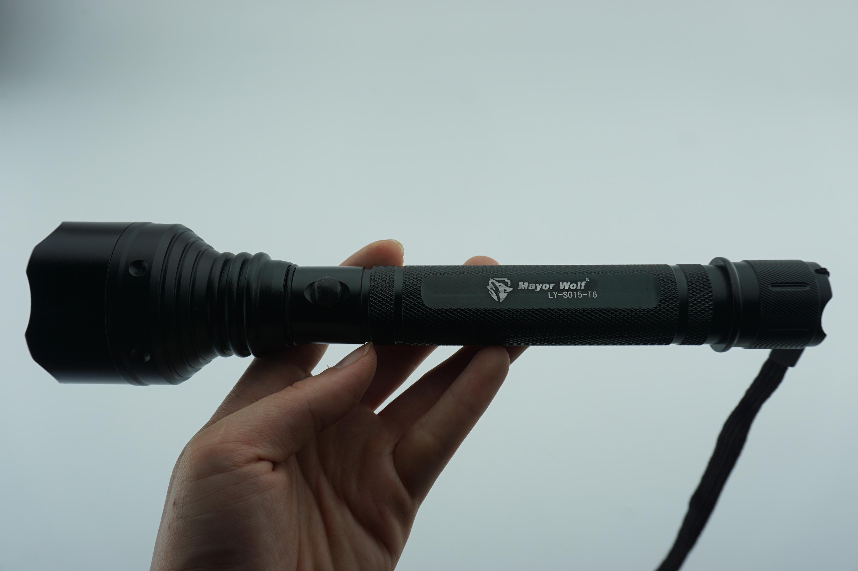 Đèn pin siêu sáng chống nước Mayor Wolf LY S015 pin cực trâu - Tặng kèm hộp đựng cao cấp, hàng chính hãng