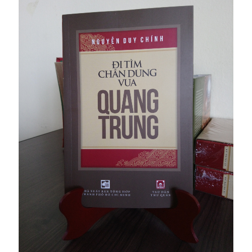 ĐI TÌM CHÂN DUNG VUA QUANG TRUNG khảo cứu của TS. Nguyễn Duy Chính