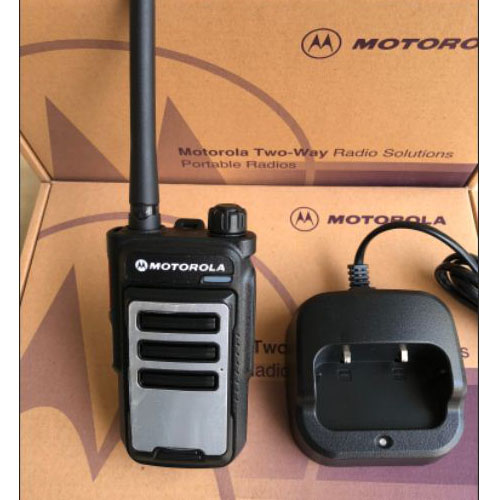 Bộ 3 Bộ đàm Motorola XPR-470 + 3 Tai nghe - Hàng nhập khẩu