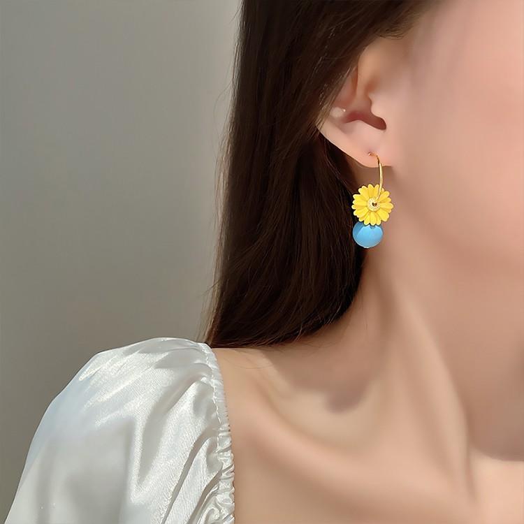 Bông tai nữ dài dễ thương cá tính phụ kiện trang sức Hàn Quốc hoa cúc vàng D3BTD004