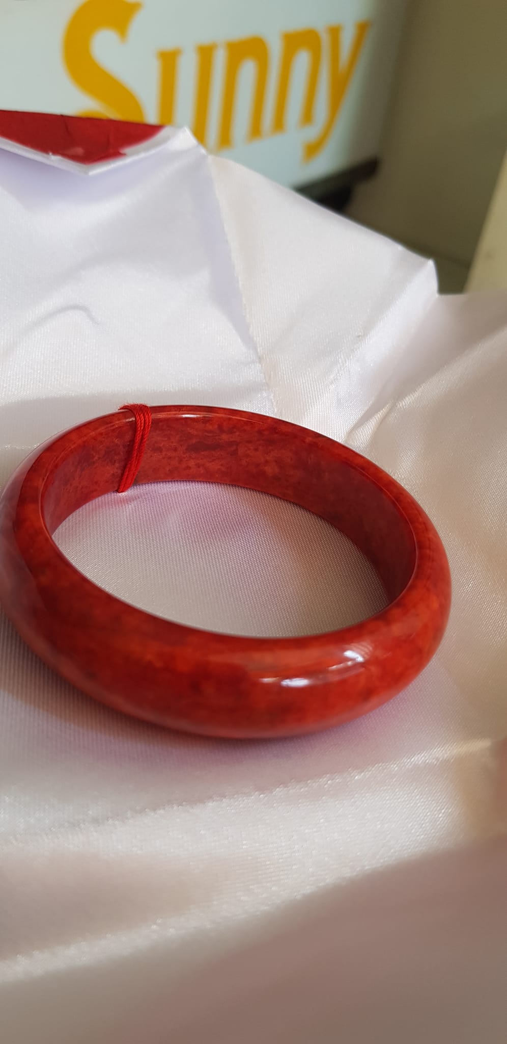Vòng Cẩm Thạch mới Bản Hẹ Đỏ 56mm x cao 15mm x dầy 7,5mm màu đỏ bông bông đều đậm đẹp nữ mệnh hỏa mệnh thổ 54kg - 65kg đeo hợp ạ