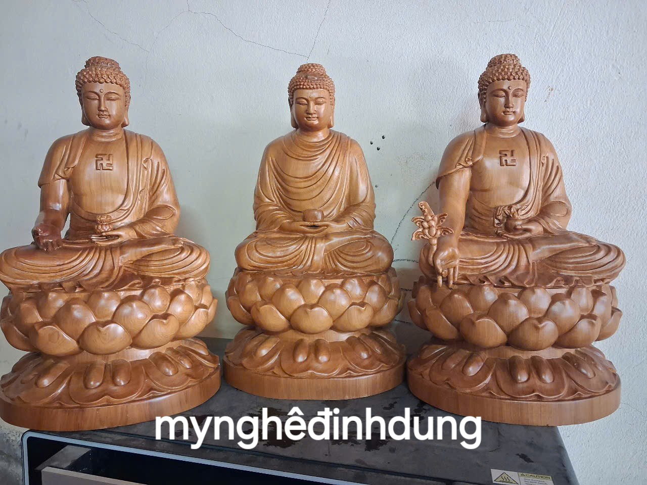 BỘ tượng tam thế phật bằng gỗ bách xanh thơm nức cao 40x24x20cm