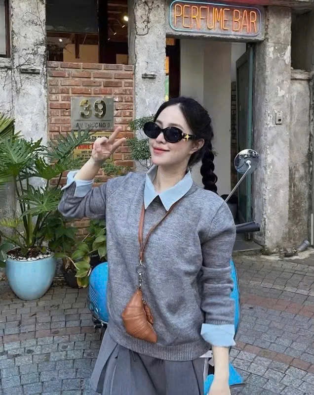 Áo Len Xám Mix Cổ Sơ Mi Xanh Nữ Dáng Xinh