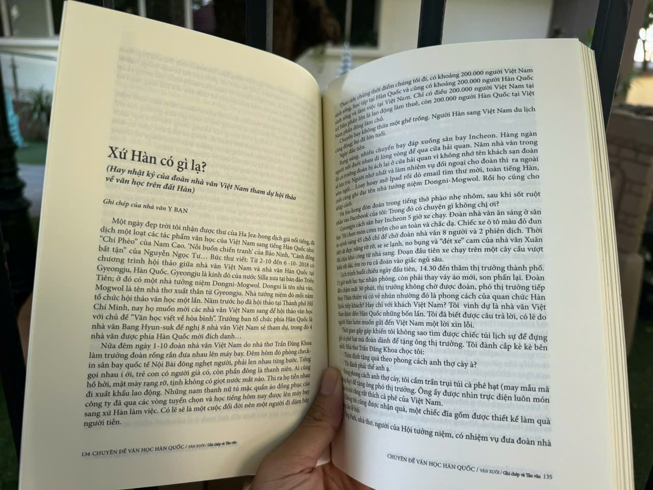 VIẾT VÀ ĐỌC - CHUYÊN ĐỀ VĂN HỌC HÀN QUỐC –  Nhiều tác giả - NXB Hội Nhà Văn