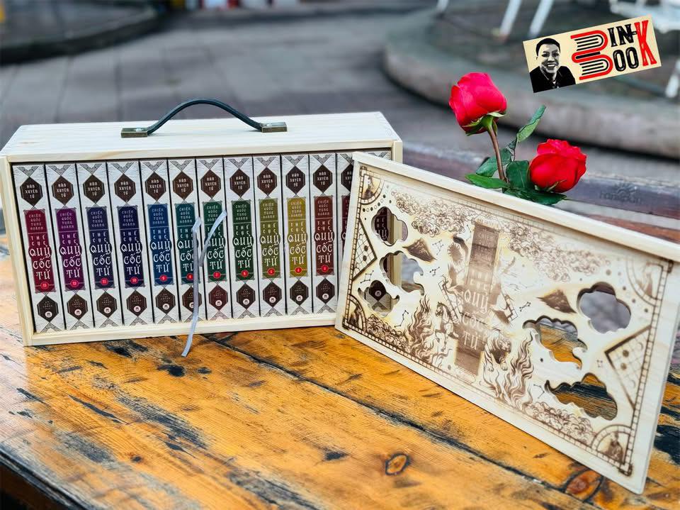 (Tặng 1c Báu Vật Của Đời) TRỌN BỘ 13 TẬP THẾ CỤC QUỶ CỐC TỬ – Hộp gỗ giới hạn chỉ 600 bộ, nắp trượt quai da PU – Hàn Xuyên Tử – Huy Hoang Bookstore