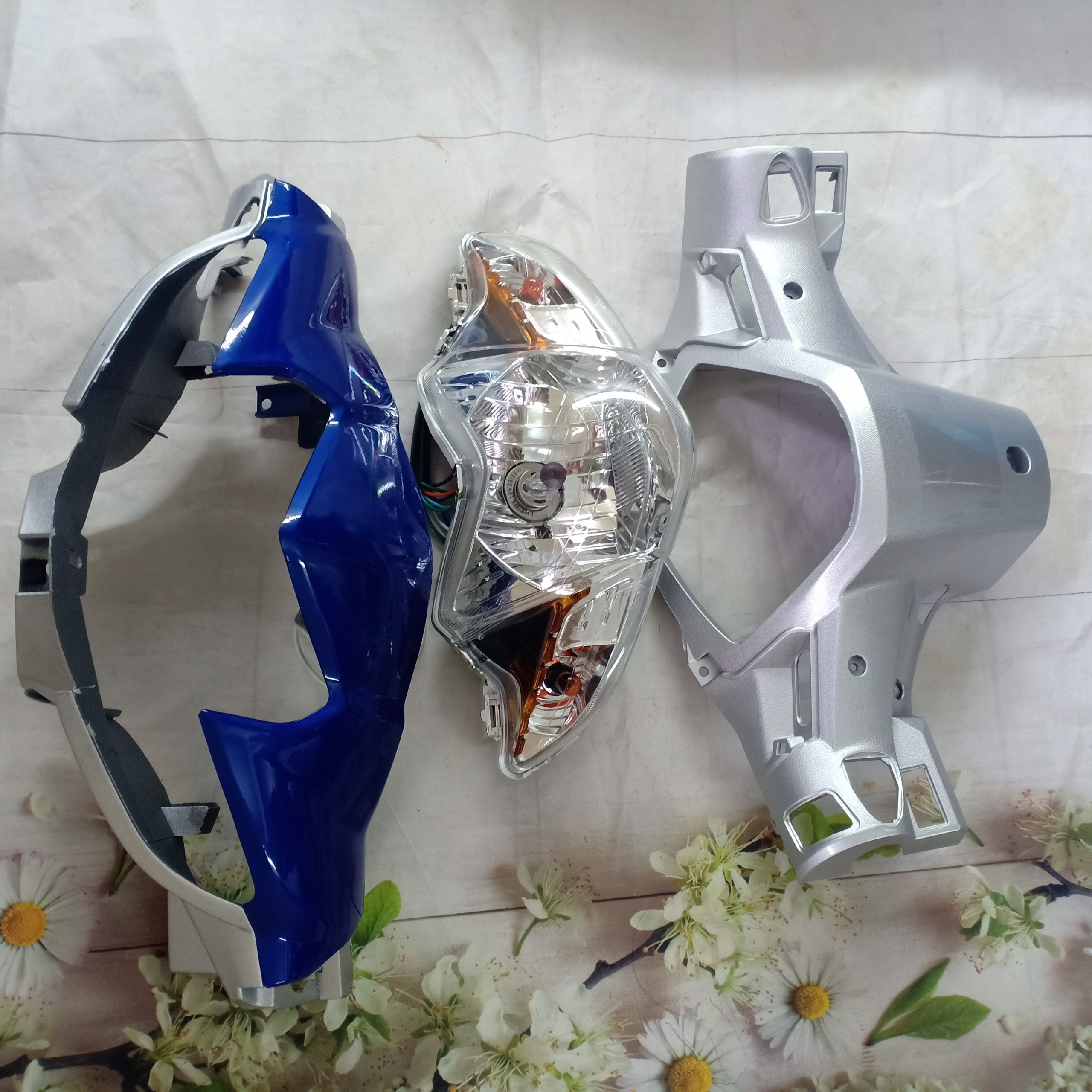 Trọn bộ ốp đầu đèn 4 món dành cho xe Wave RSX110 đời 2010 đến 2012  kèm pha đèn có bóng siêu sáng