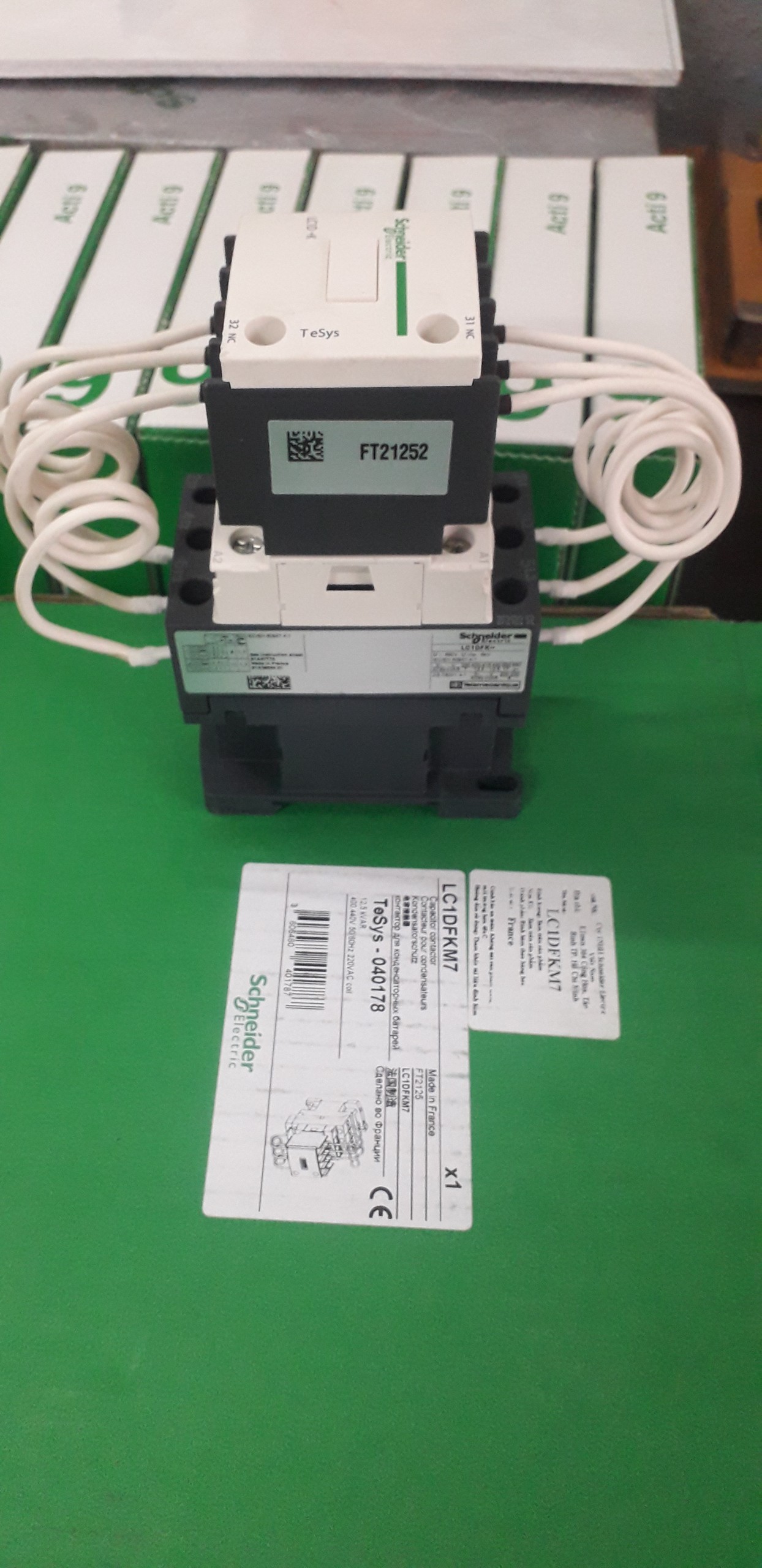 | Hàng chính hãng| Khởi động từ tụ bù LC1DFKM7 12.5kVAR 400V-415V điện áp điều khiển 220V