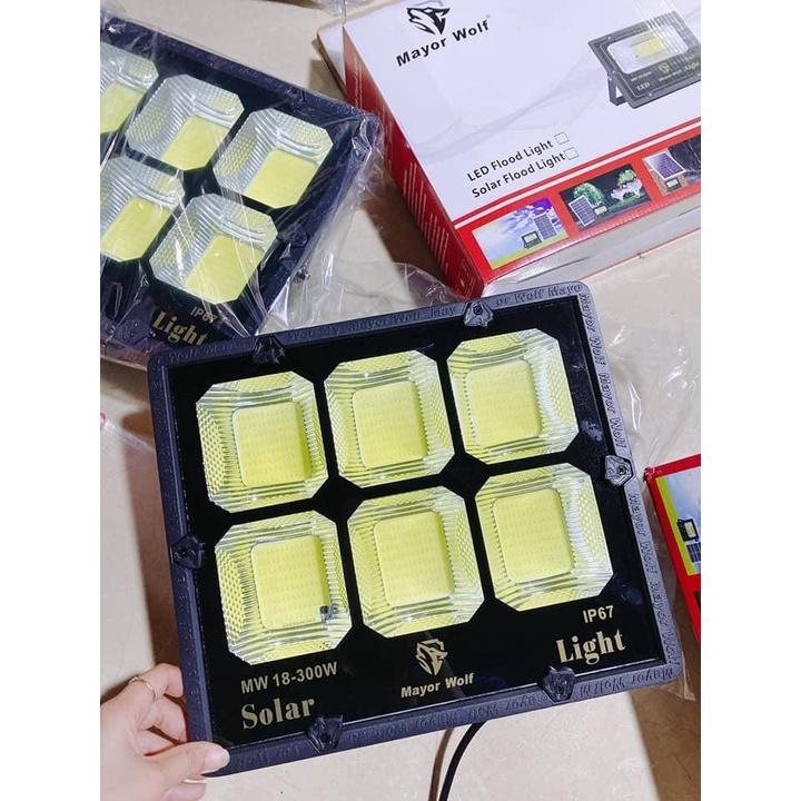 Đèn Pha Năng Lượng Mặt Trời 300W 6 khoang- Cam kết sáng xuyên đêm -Mayor Wolf-Tấm Pin lớn 630*350*17- Pin 42000MAH