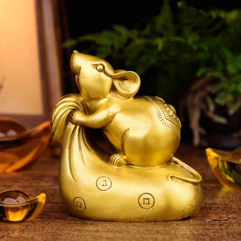 Tượng con chuột cưỡi bao tiền bằng đồng thau cỡ tiểu phong thủy Hồng Thắng