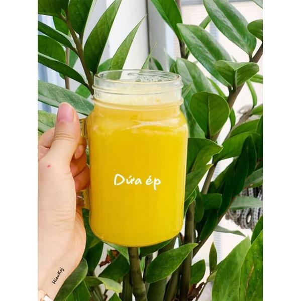 Ly thủy tinh quai 500ml có nắp có lỗ cắm ống hút
