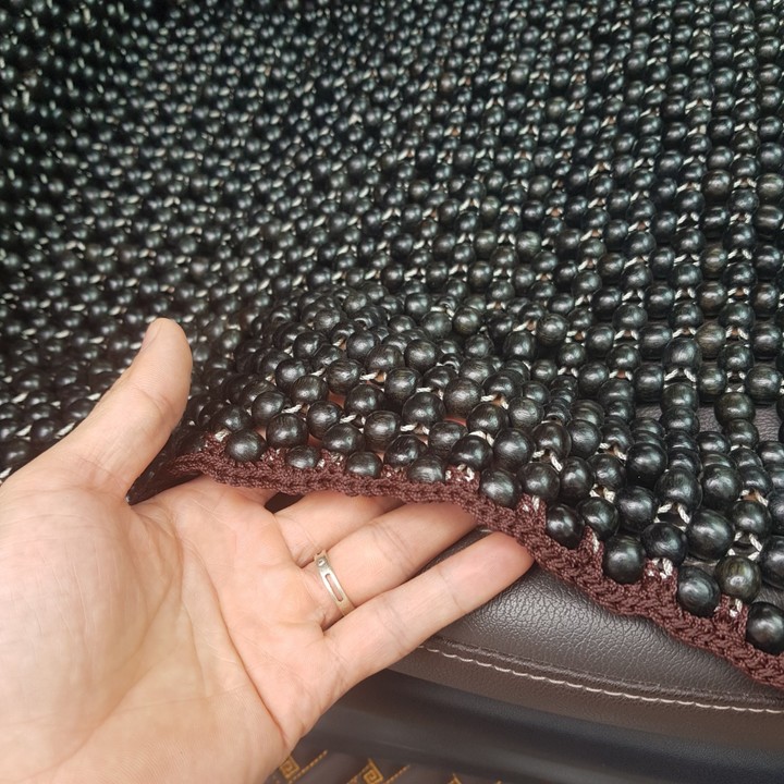 Đệm hạt gỗ tựa lưng massage lót ghế ô tô 100% gỗ Mun tự nhiên, đan kết diềm mép cao cấp - Kích thước sản phẩm: : 1,48 X 0,48 - Trọng lượng: 2Kg