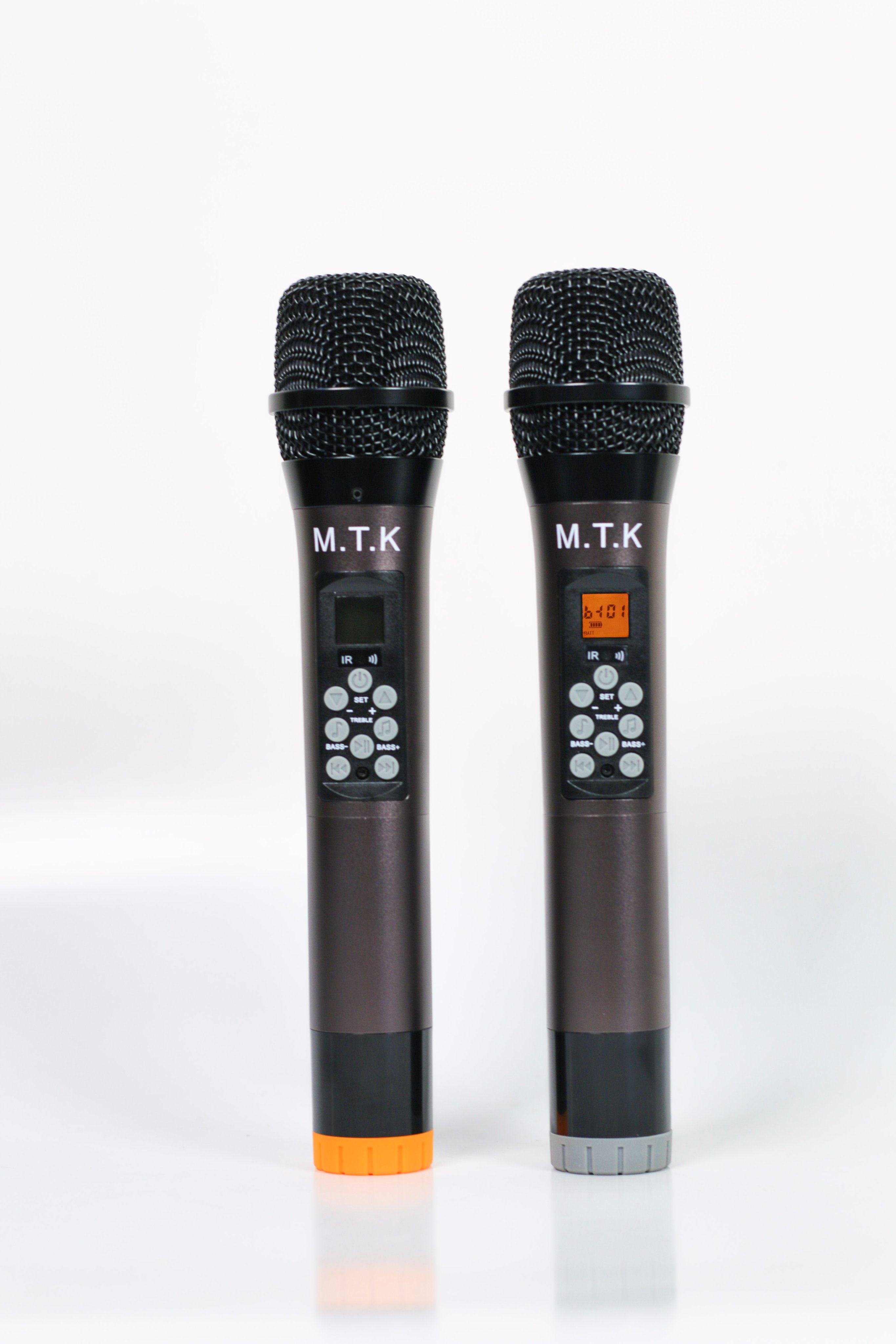 Bộ 2 Micro không dây đa năng MTK 1A - Tích hợp chỉnh bass, treble, echo ngay trên thân mic - Màn hình LCD hiển thị thông số - Phù hợp mọi thiết bị - Micro UHF cho loa kéo, amply, dàn karaoke, livestream  - Hàng nhập khẩu