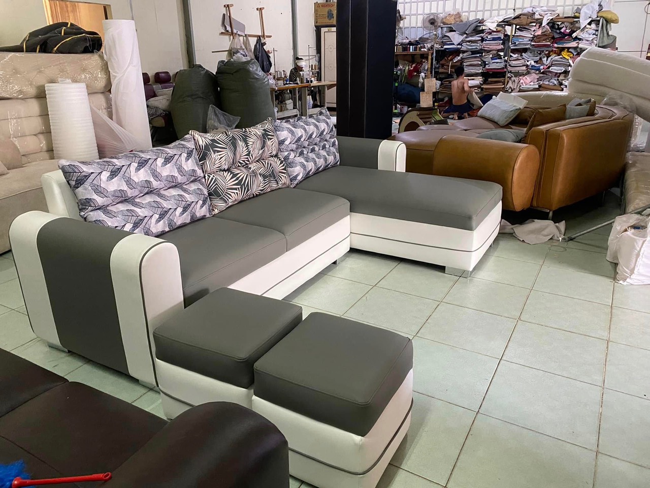Sofa góc giá xưởng Juno Sofa 2m6 x 1m6 tặng 2 đôn vuông.