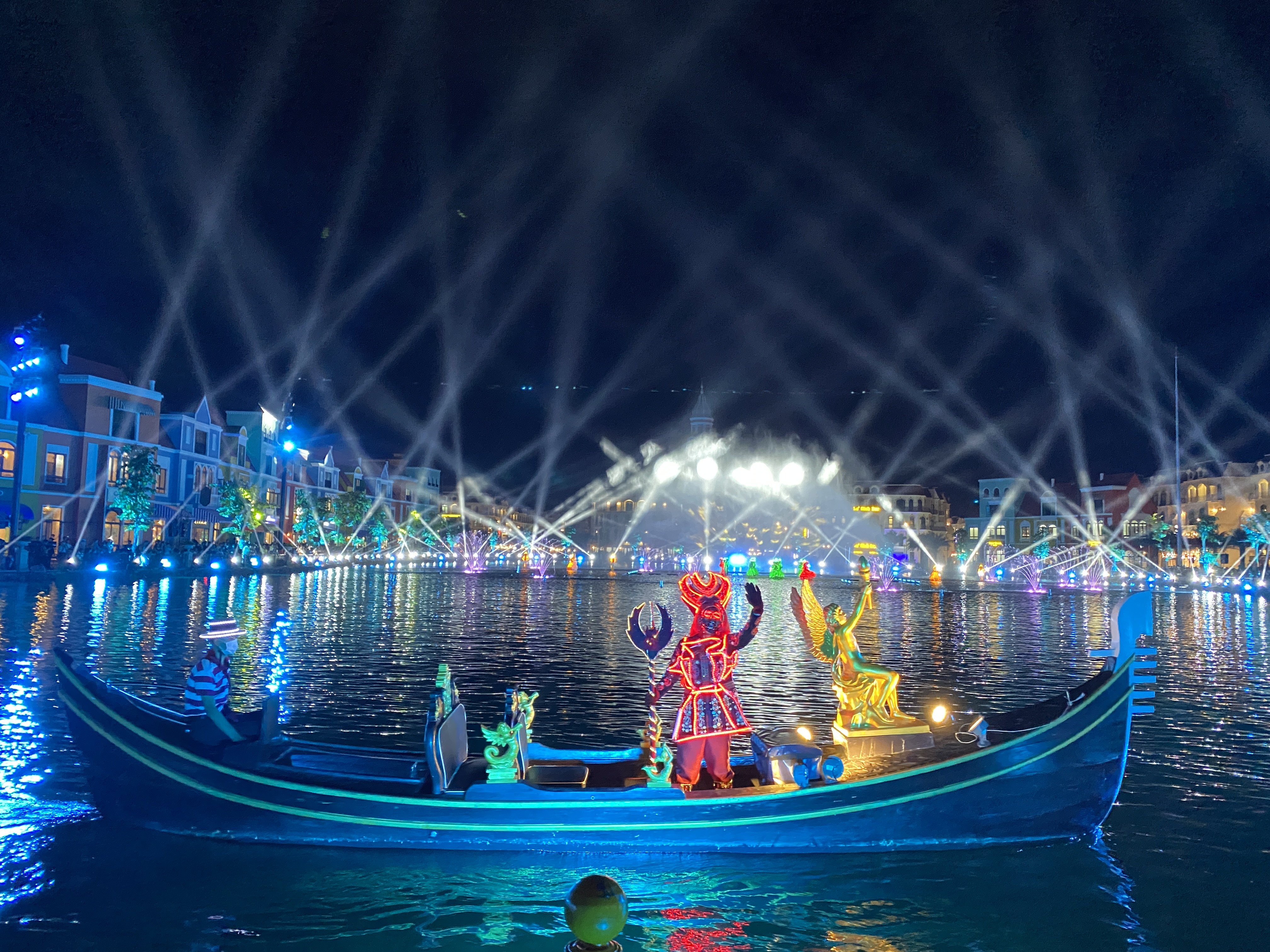 GRAND WORLD PHÚ QUỐC, THÀNH PHỐ KHÔNG NGỦ TRÊN ĐẢO NGỌC