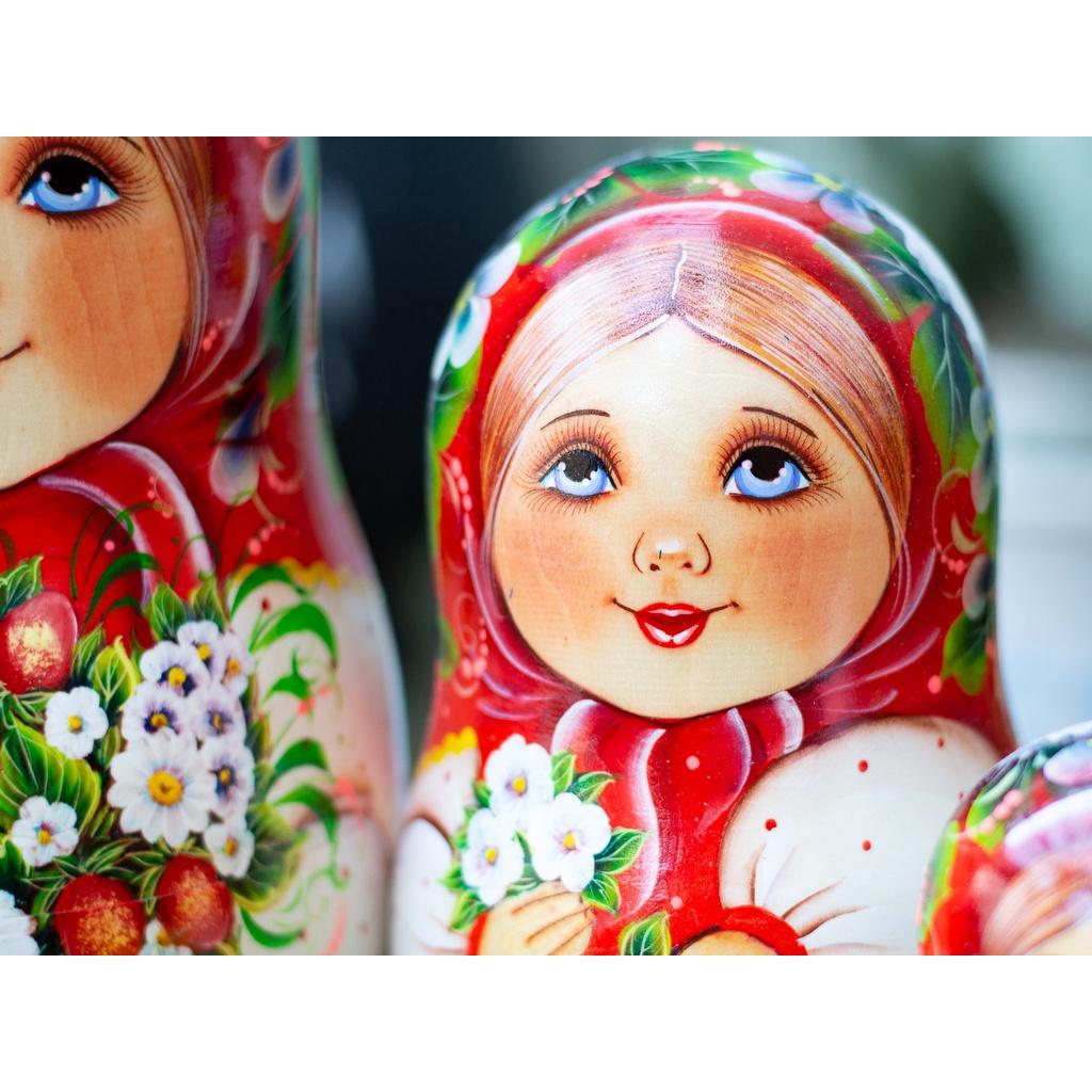 (CỰC ĐẸP VÀ SANG TRỌNG) BỘ BÚP BÊ NGA MATRYOSHKA "CÔ BÉ KATIA ÔM HOA" 10 LỚP SIZE LỚN 28CM CỰC DỄ THƯƠNG GIÁ ƯU ĐÃI