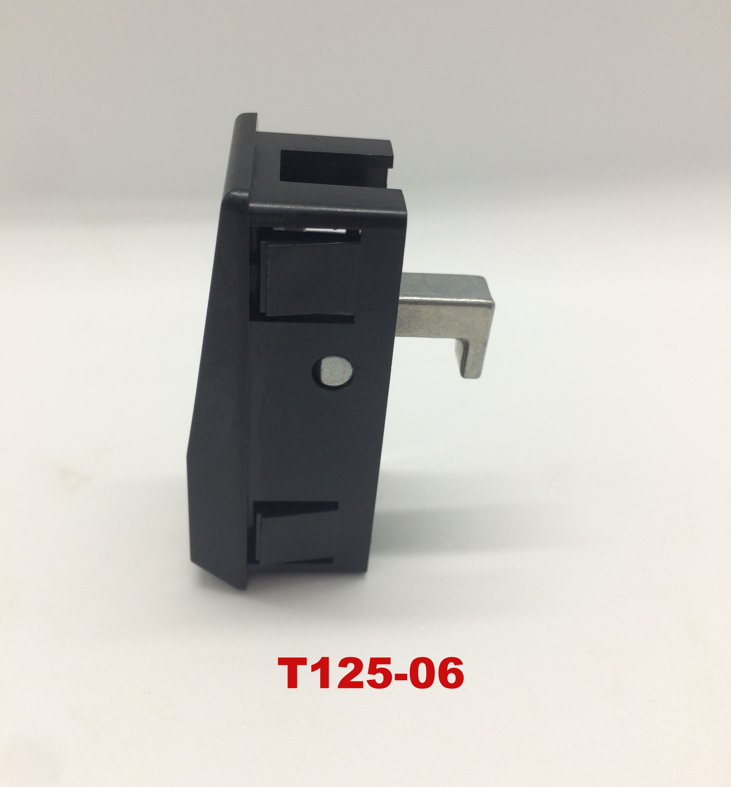 Khóa tủ lùa tủ sắt màu đen Hòa Phát 2 cánh trượt T6 chìa thau T125-06 & T125-01 chính hãng có chữ Open/Close
