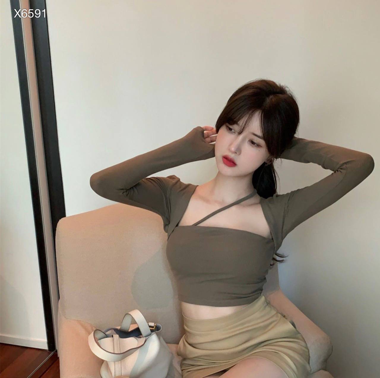 SET ÁO CROPTOP TAY DÀI + CHÂN VÁY NGẮN