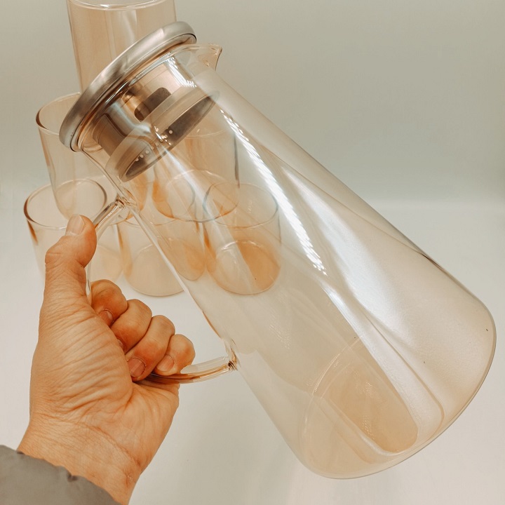 Bình Thủy Tinh Chịu Nhiệt Màu Vàng Cao Cấp 1,8 L Tặng Kèm 6 Cốc không quai vàng Sang Trọng Tinh Tế.