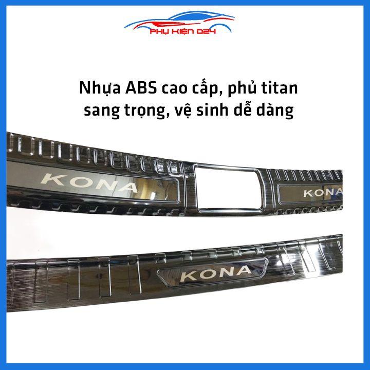 Ốp chống trầy cốp Kona 2018-2019-2020-2021 thép không gỉ vân titan bảo vệ xe chống va đập