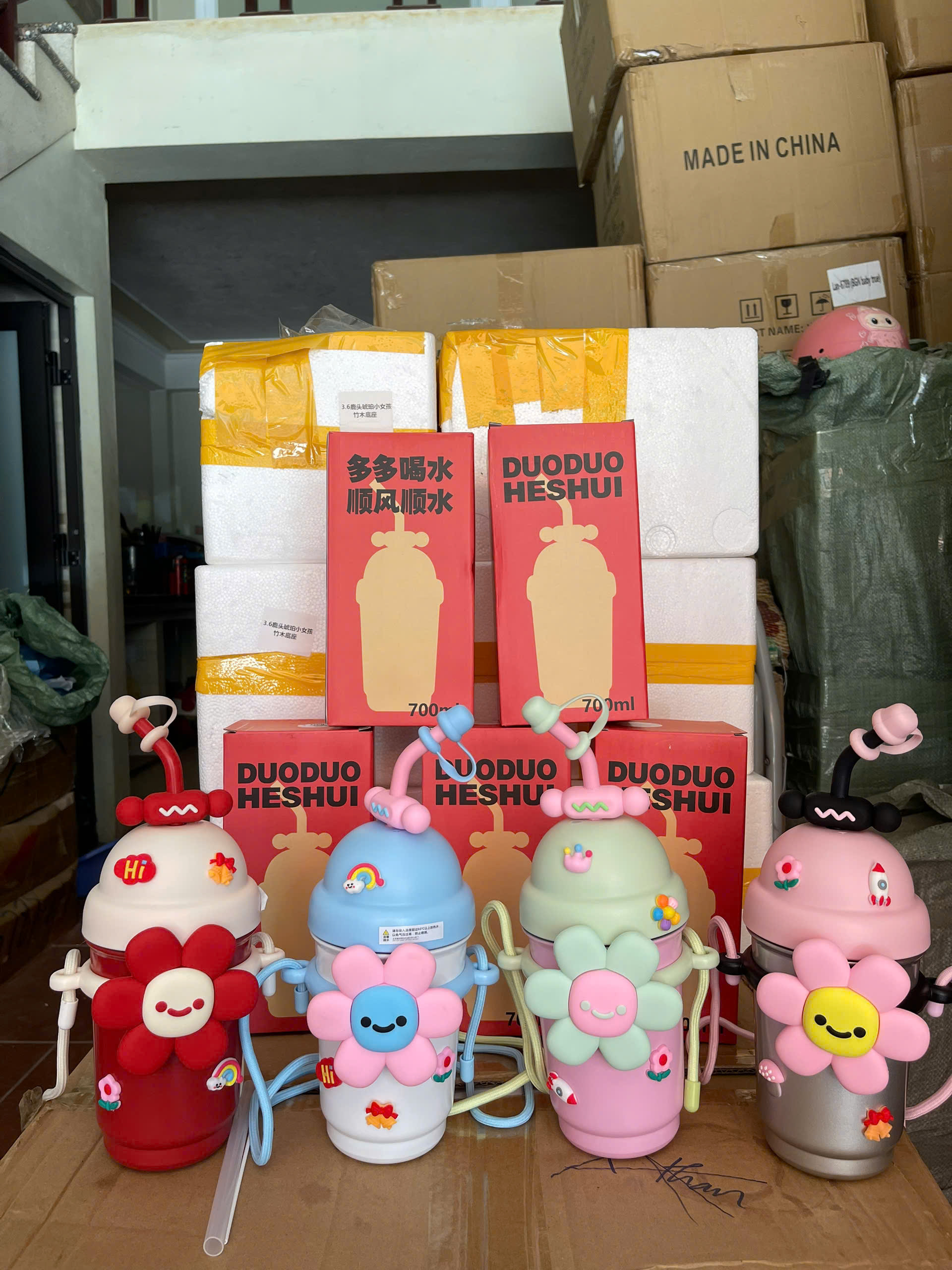 Bình Giữ Nhiệt Hoa Dễ Thương 700ML Inox 316 Cao Cấp – Kèm Ống Hút, Dây Đeo, Sticker &amp; Cọ Vệ Sinh - HÀNG CHÍNH HÃNG MINIIN