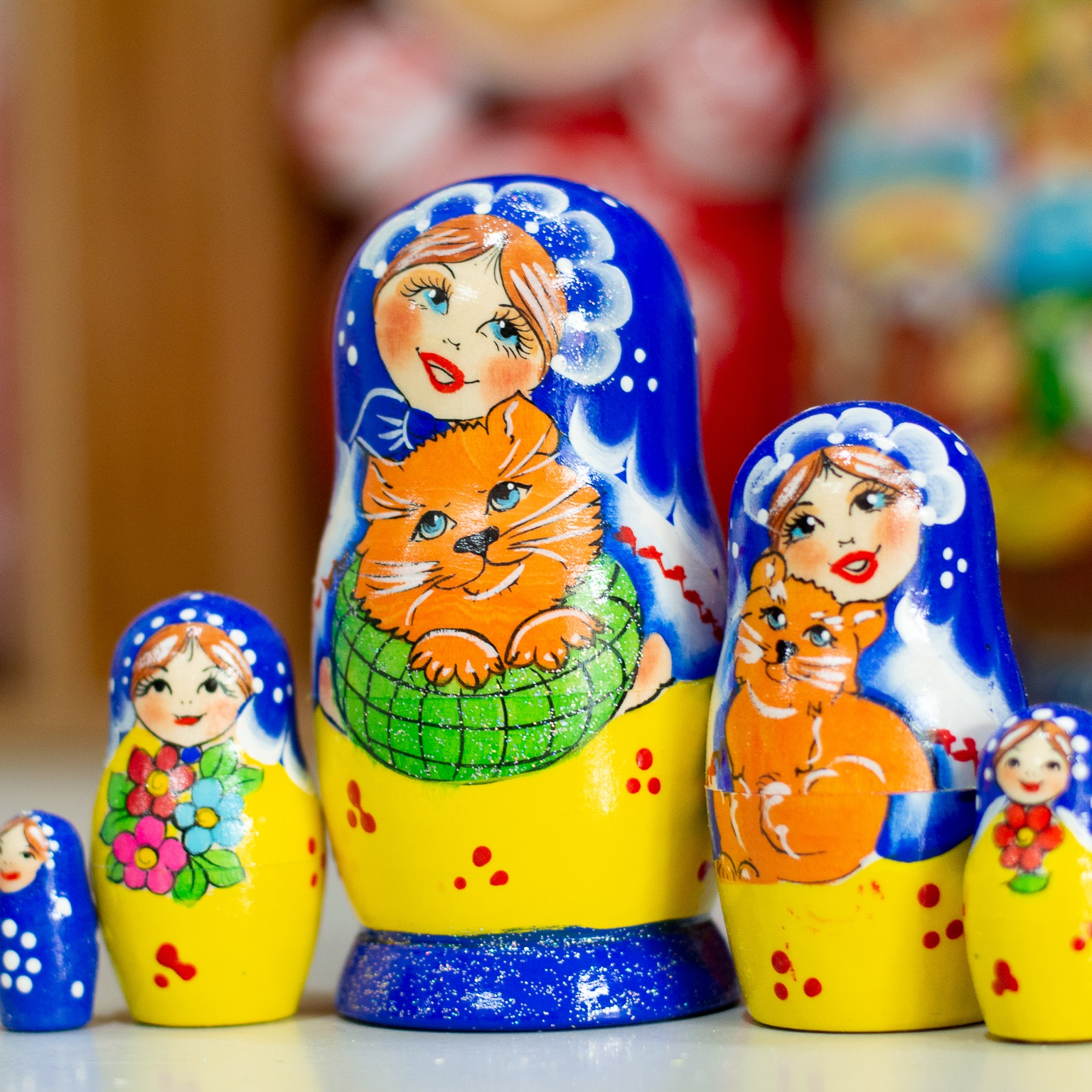 BỘ BÚP BÊ NGA MATRYOSHKA 5 LỚP CAO 12CM VẼ HOA VĂN &quot;BÉ MISA ÔM MÈO&quot; RẤT DỄ THƯƠNG