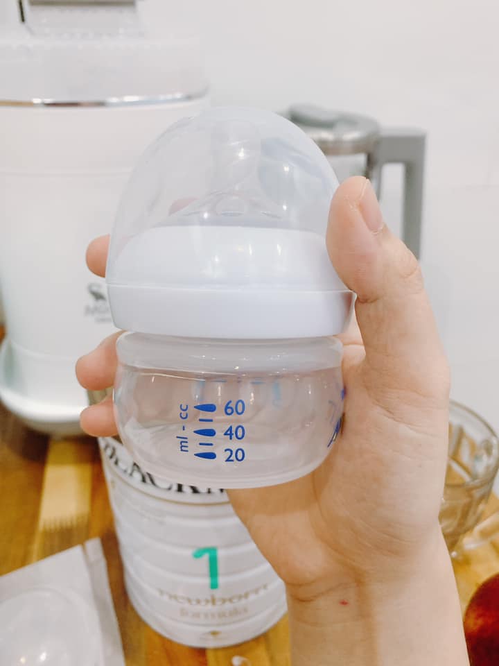 Bình sữa bằng nhựa Philips Avent không có BPA 60ml cho bé từ 0m+ - đơn (SCF039/17)