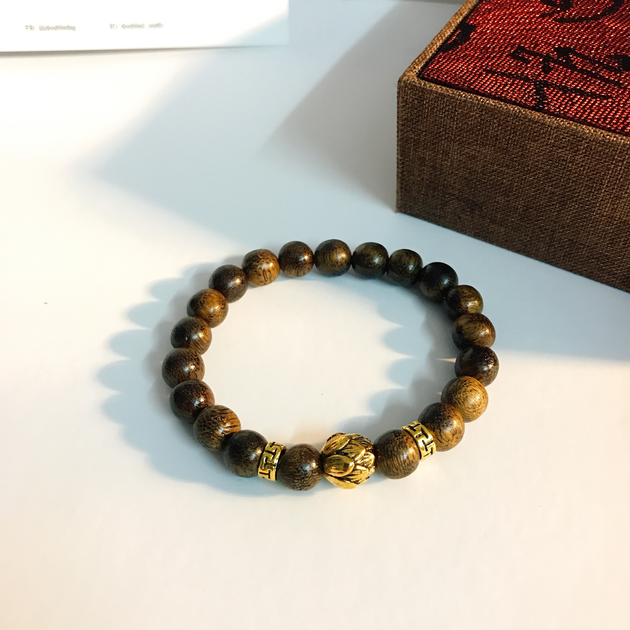 Vòng tay trầm hương hoa sen mạ vàng 18k