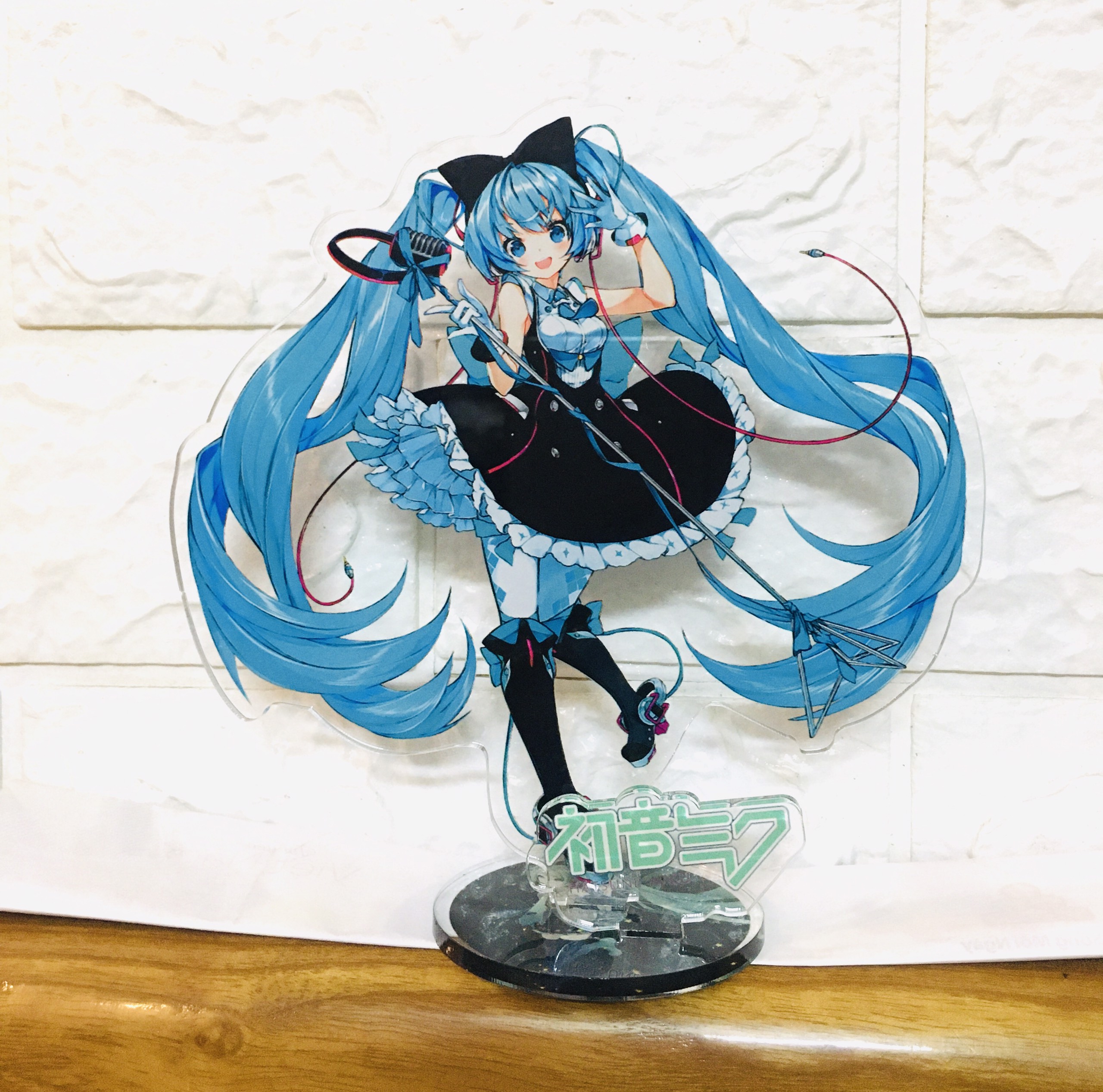 Standee tượng mica trong Hatsune Miku