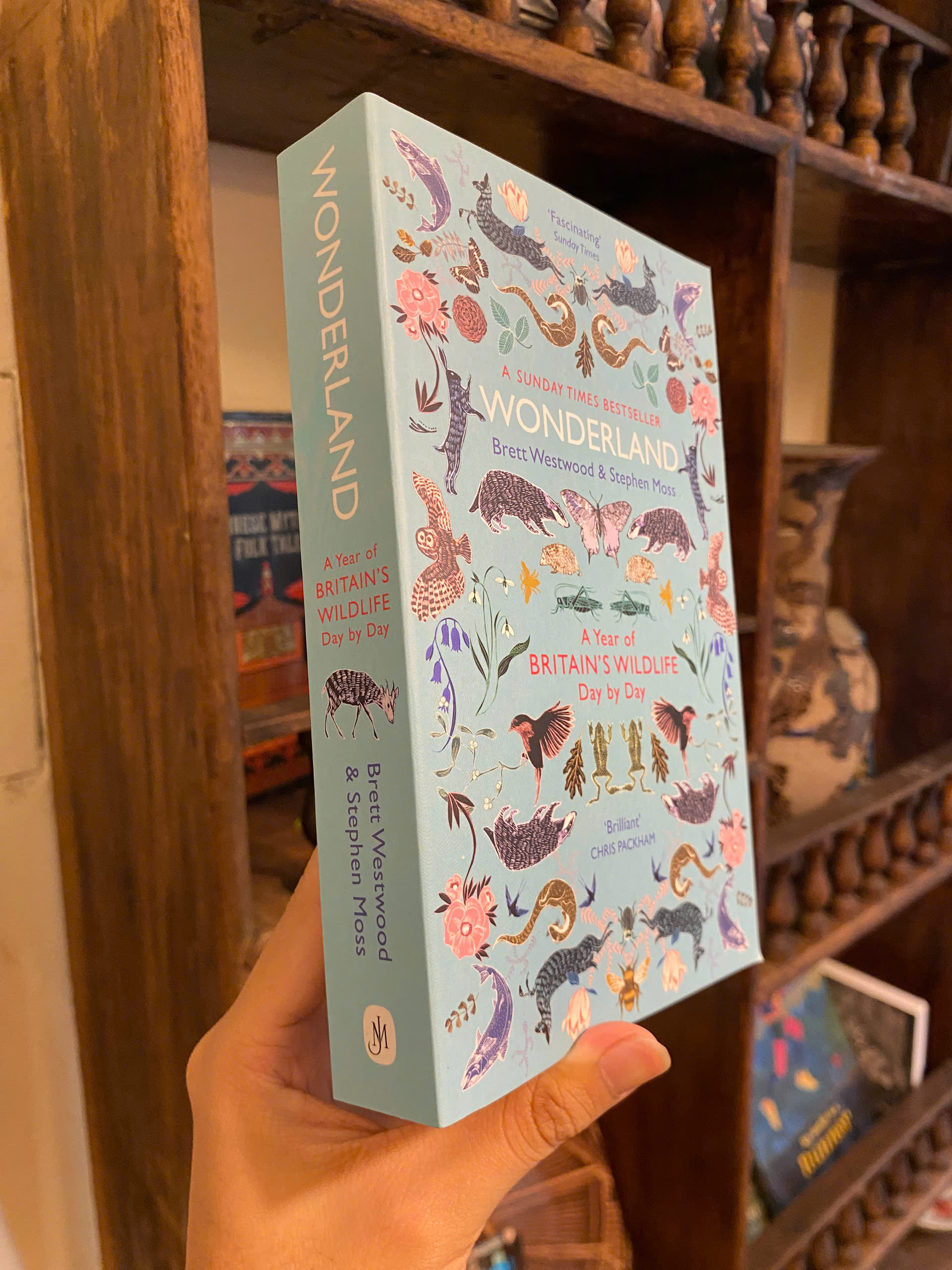 Sách - Wonderland: A Year of Britain's Wildlife, Day by Day by Brett Westwood | Biology Science Book