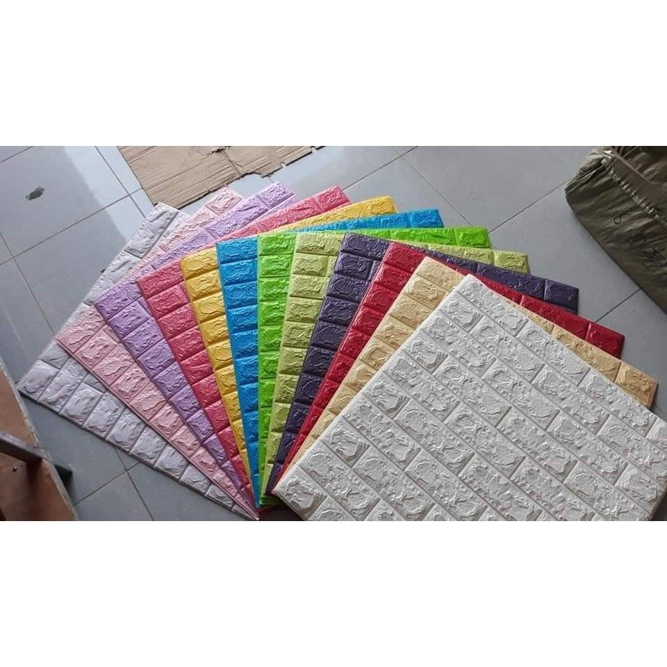 Tấm xốp dán tường giả gạch 3d kích thước 70x77cm