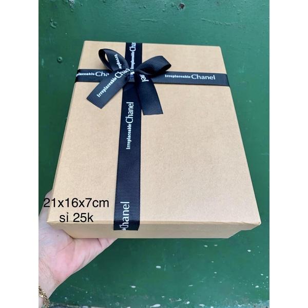 Hộp đựng quà siêu bự, tặng kèm phụ kiện trang trí