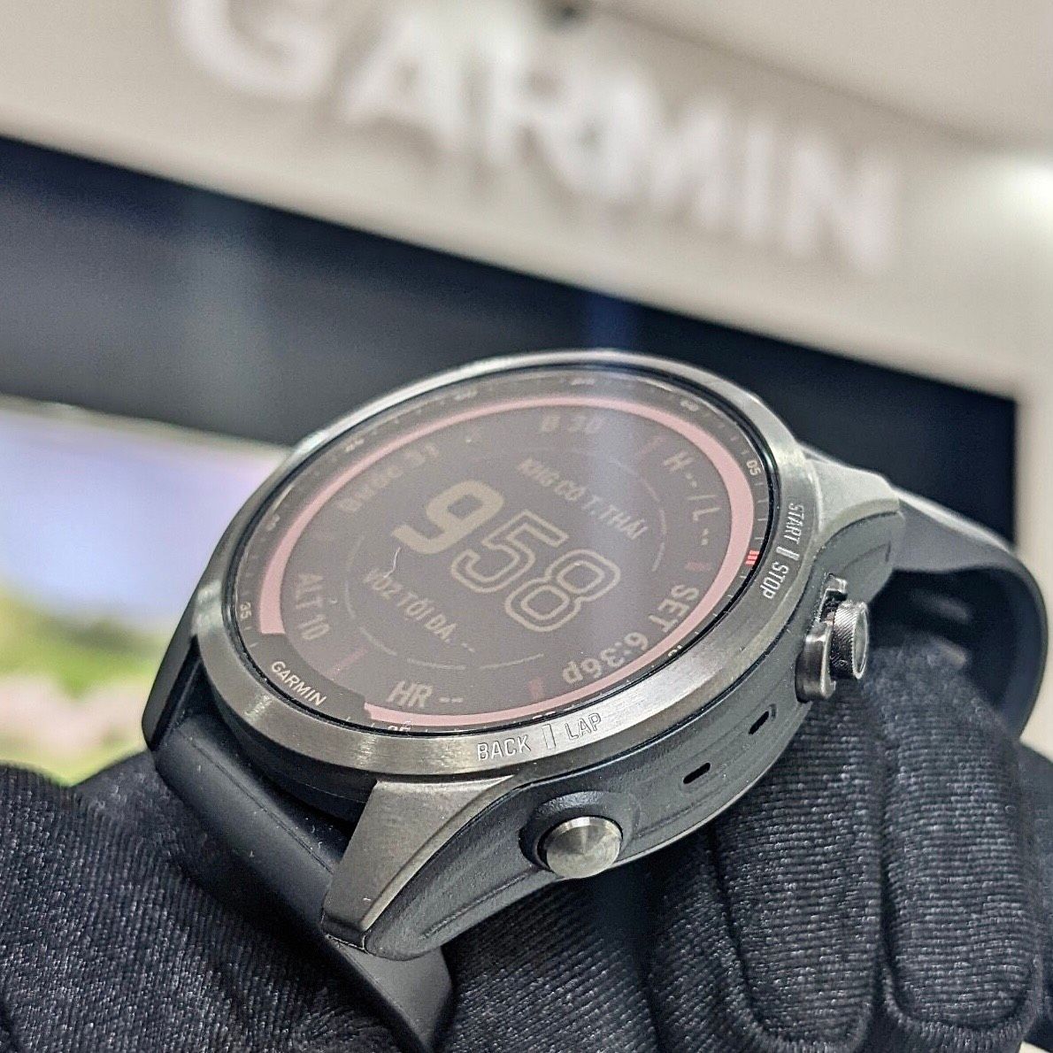 Đồng hồ thông minh Garmin Fenix 7S, Màu Bạc với dây Màu Xám Graphite - Hàng chính hãng