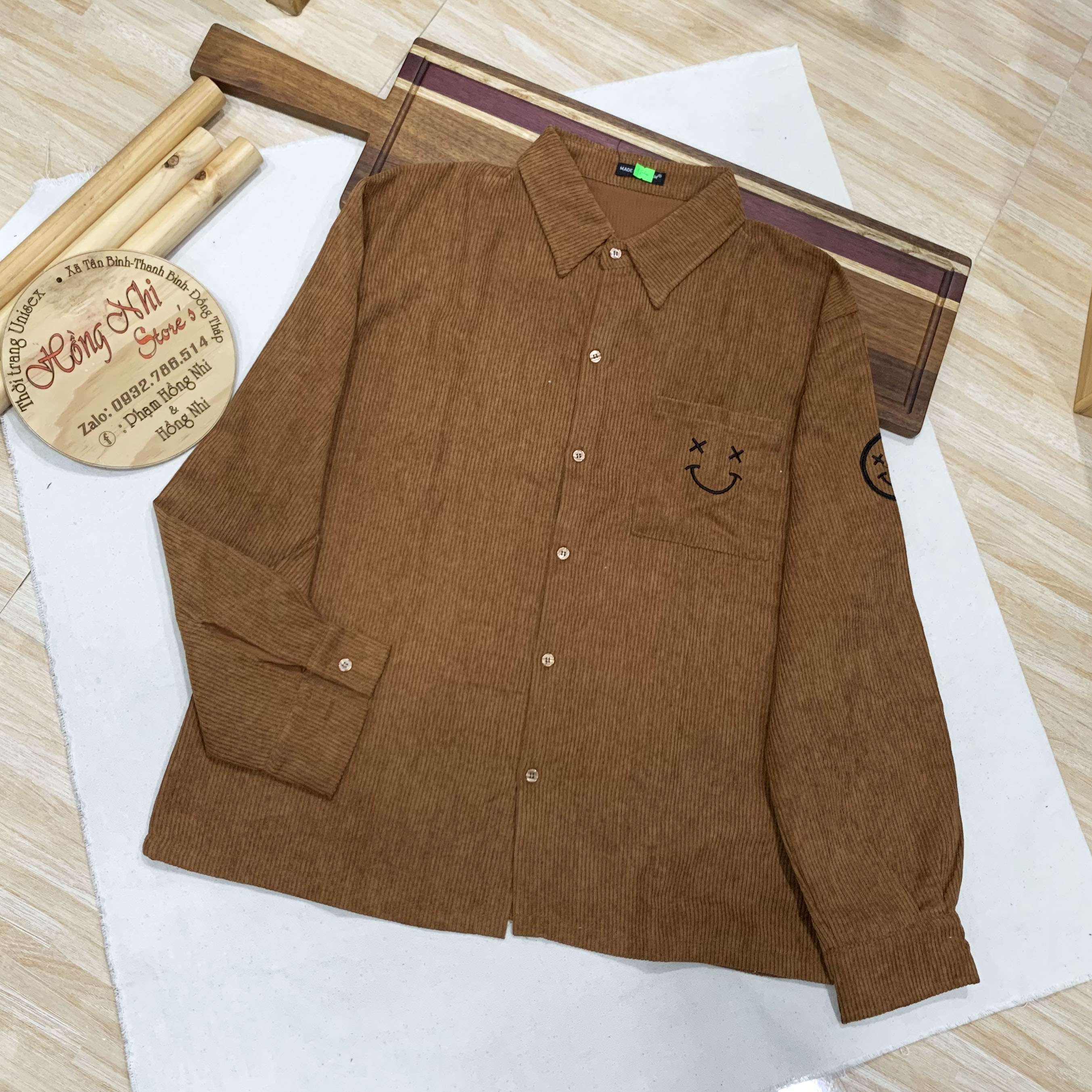 Áo Sơ Mi Nhung Tăm Thêu Hình Mặt Cười Tay Dài Dáng Rộng Nam Nữ Ulzzang Unisex - MM