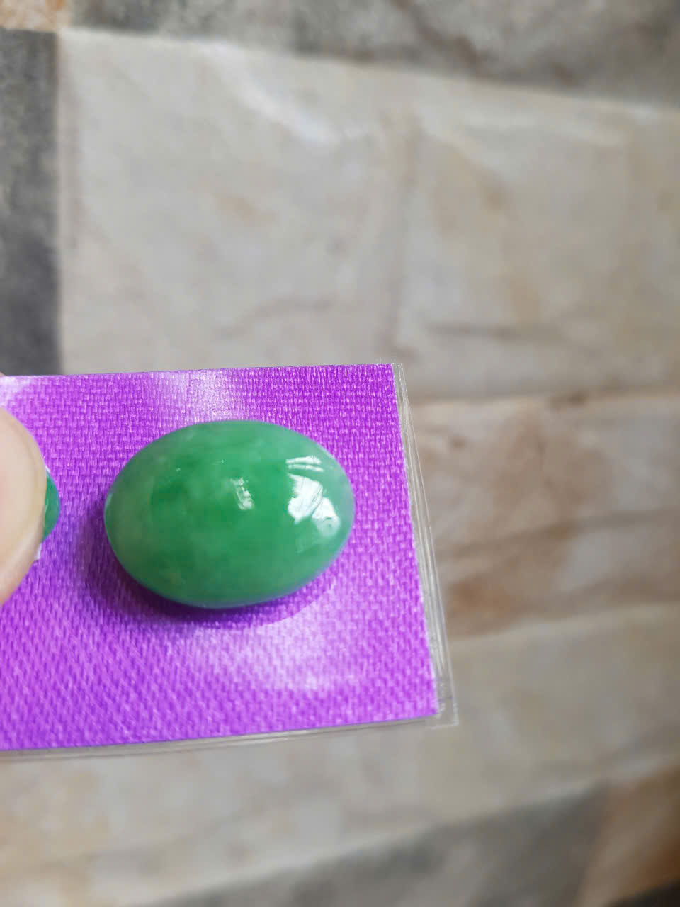 Mặt Nhẫn Oval lớn cẩm thạch xanh tự nhiên Size mặt nhẫn dài 17mm x cao 13mm x dầy 5mm màu xanh ngọc nữ bọc lên nhẫn vàng đeo đẹp ạ