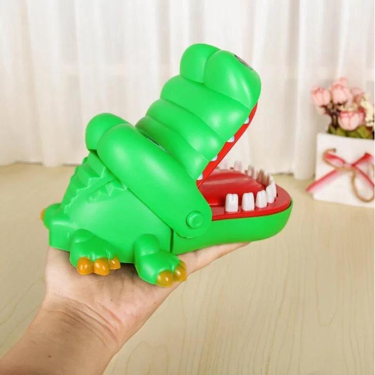 Đồ chơi khám răng cá sấu cắn tay loại to cho bé