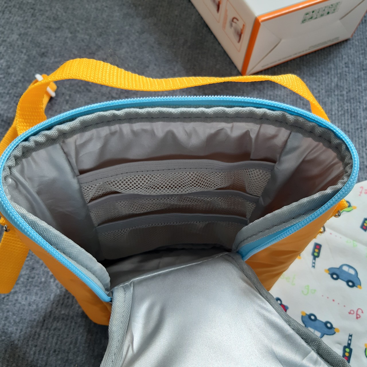 Túi giữ nhiệt ấm/lạnh fatzbaby (chứa được 2 bình sữa) + tặng 1 đá khô Unimom và 1 khăn giữ ấm cổ bé