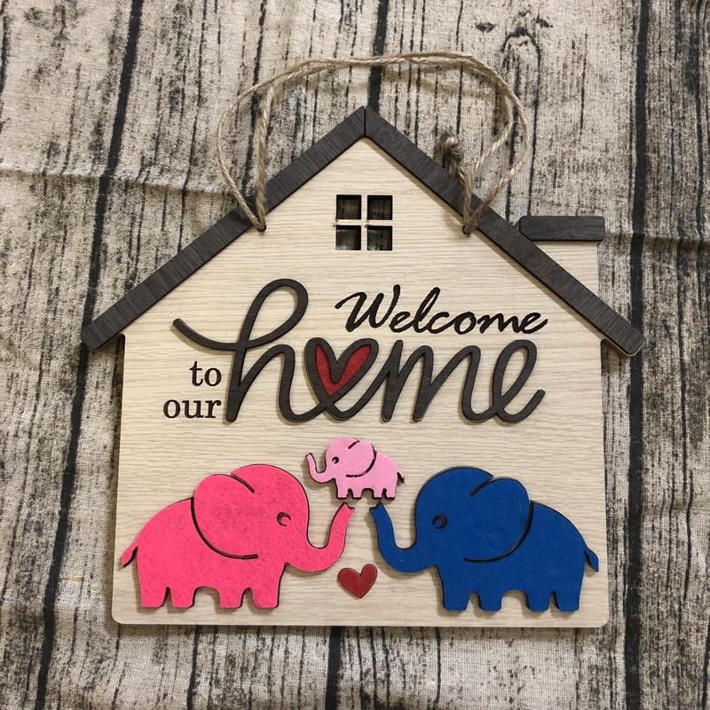 Bảng gỗ trang trí decor hình gia đình voi chữ Welcome home có sẵn dây treo