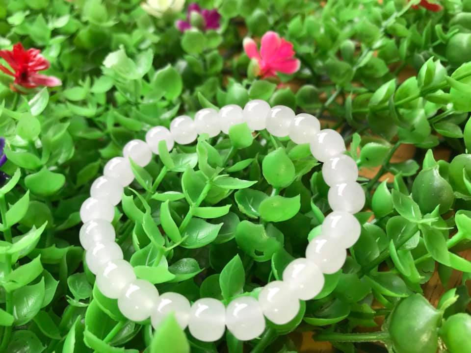 Vòng Tay Phong Thủy May Mắn Đá Ngọc Hoà Điền TRẮNG Tự Nhiên  Size 8mm Màu Trắng Ngọc bóng đẹp  Nữ mệnh Kim mệnh Thủy ạ